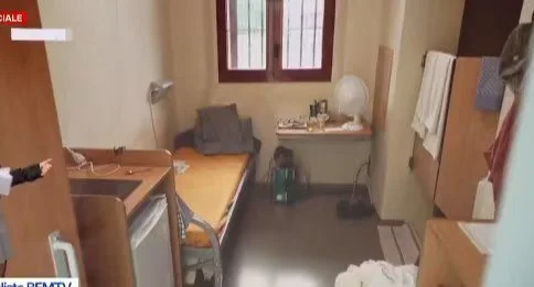 法媒曝光萨科齐牢房照片,看电视要付费,早餐要自己做