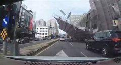 交通管制》台中中央市场工地鹰架倒塌 五权路周边封路至晚间7时