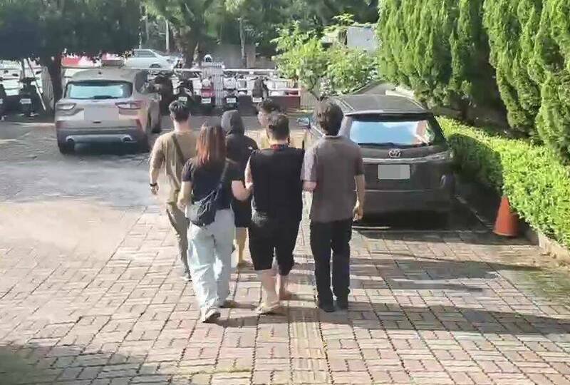 台中大里今年8月发生民众家中至少存放1267万现金和珠宝保险箱被偷走,杨姓、罗姓窃嫌依侵入住宅窃盗罪,分别判处3年4月、3年徒刑。(记者陈建志翻摄) 台中大里今年8月发生民众家中至少存放1267万现金和珠宝保险箱被偷走,杨姓、罗姓窃嫌依侵入住宅窃盗罪,分别判处3年4月、3年徒刑。(记者陈建志翻摄)