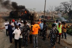 奈及利亚油罐车翻覆爆炸 至少35人惨死