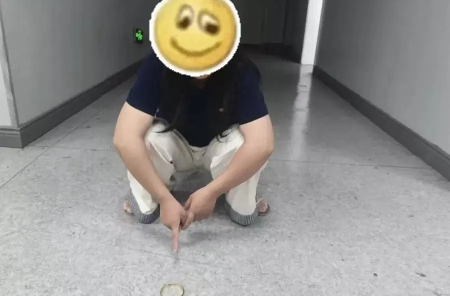 新娘金手镯被调包成铜：感觉轻飘飘的，越想越不对劲！