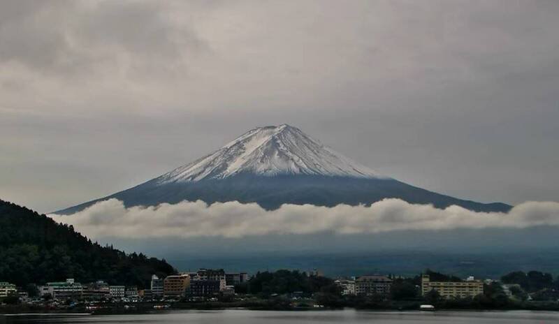 富士山顶-6.4度,创入秋以来新低温,甲府地方气象台正式宣布富士山「初冠雪」。(图撷自富士山即时影像) 富士山顶-6.4度,创入秋以来新低温,甲府地方气象台正式宣布富士山「初冠雪」。(图撷自富士山即时影像)