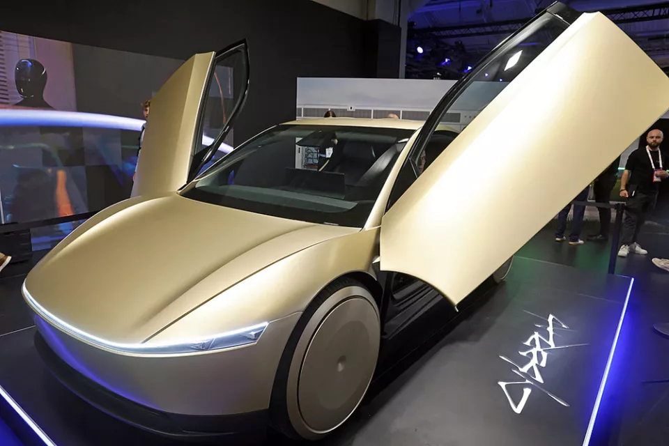 马斯克：明年一季度推第三代人形机器人