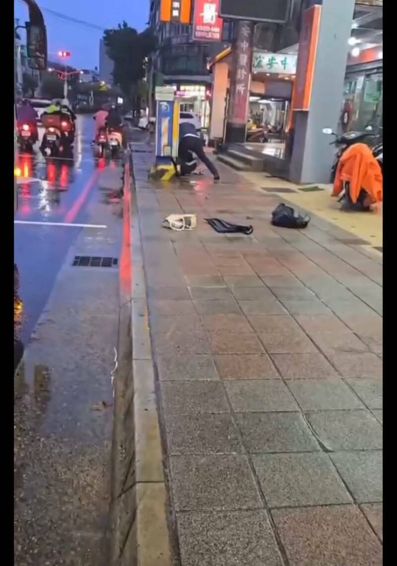 桃园客运刘姓司机殴打黄姓高中生,学生被打到满脸是血。(撷取自网路) 桃园客运刘姓司机殴打黄姓高中生,学生被打到满脸是血。(撷取自网路)
