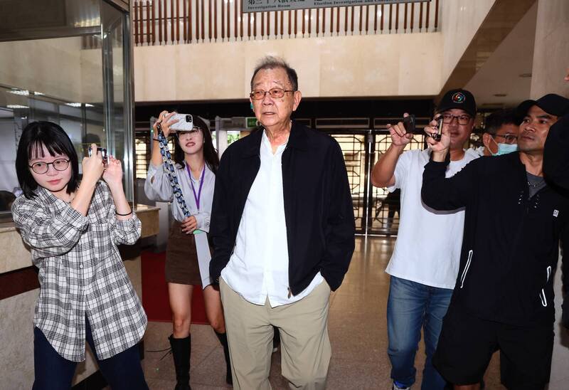 邱复生今日证称100万元是他向柯提案的企画案费用,检方掌握柯文哲简讯明言是投资网路自媒体。(中央社) 邱复生今日证称100万元是他向柯提案的企画案费用,检方掌握柯文哲简讯明言是投资网路自媒体。(中央社)