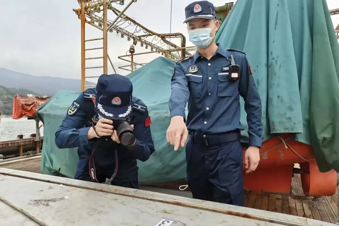 船员在公海因琐事致同事死亡,6个月后跳海潜逃