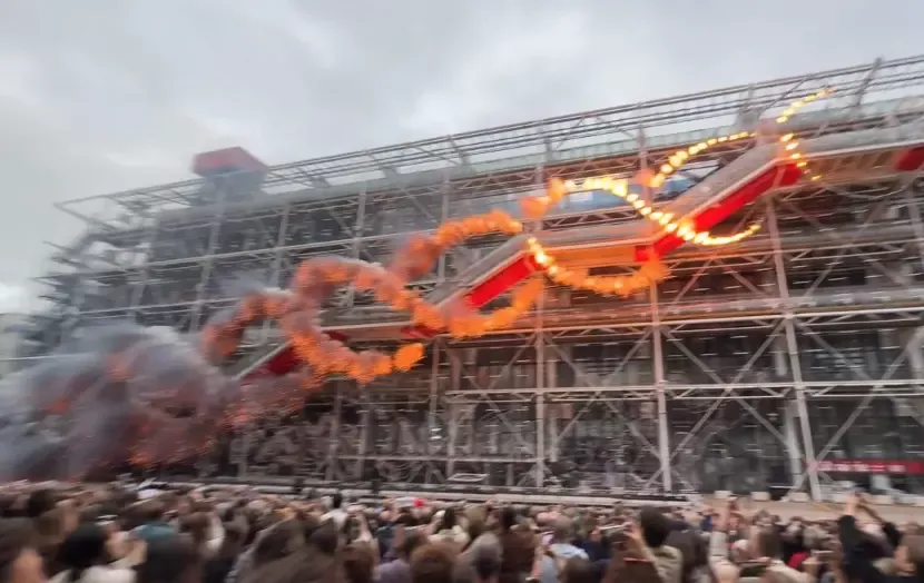 蔡国强在巴黎再办烟花秀,名为“最后的狂欢”