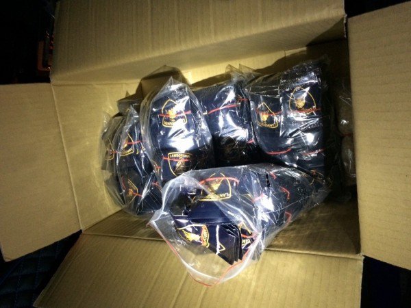 警方在林男车内发现大批毒品咖啡包。(记者王冠仁翻摄) 警方在林男车内发现大批毒品咖啡包。(记者王冠仁翻摄)