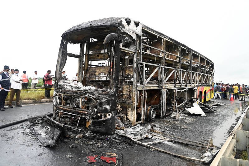 印度南部一辆公车起火,造成至少25人死亡。(美联社资料照) 印度南部一辆公车起火,造成至少25人死亡。(美联社资料照)