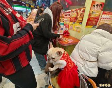 自认刮刮乐中10万只拿到1千 男客喷漆骂黑店下场出炉