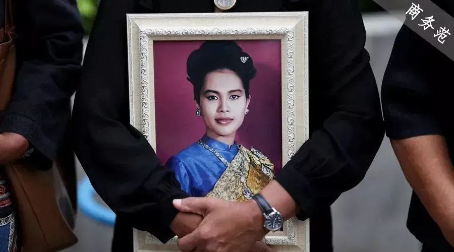 93岁泰国王太后去世！“最美王后”却“帝后反目”