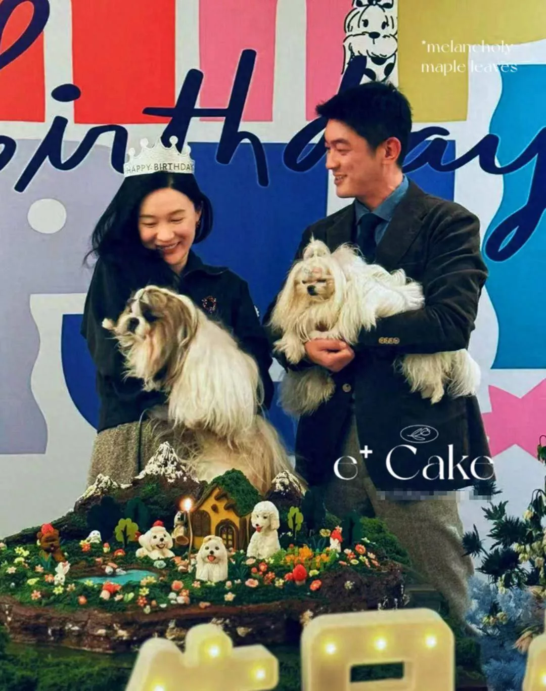 霍思燕庆45岁生日,杜江抱爱犬陪伴在旁