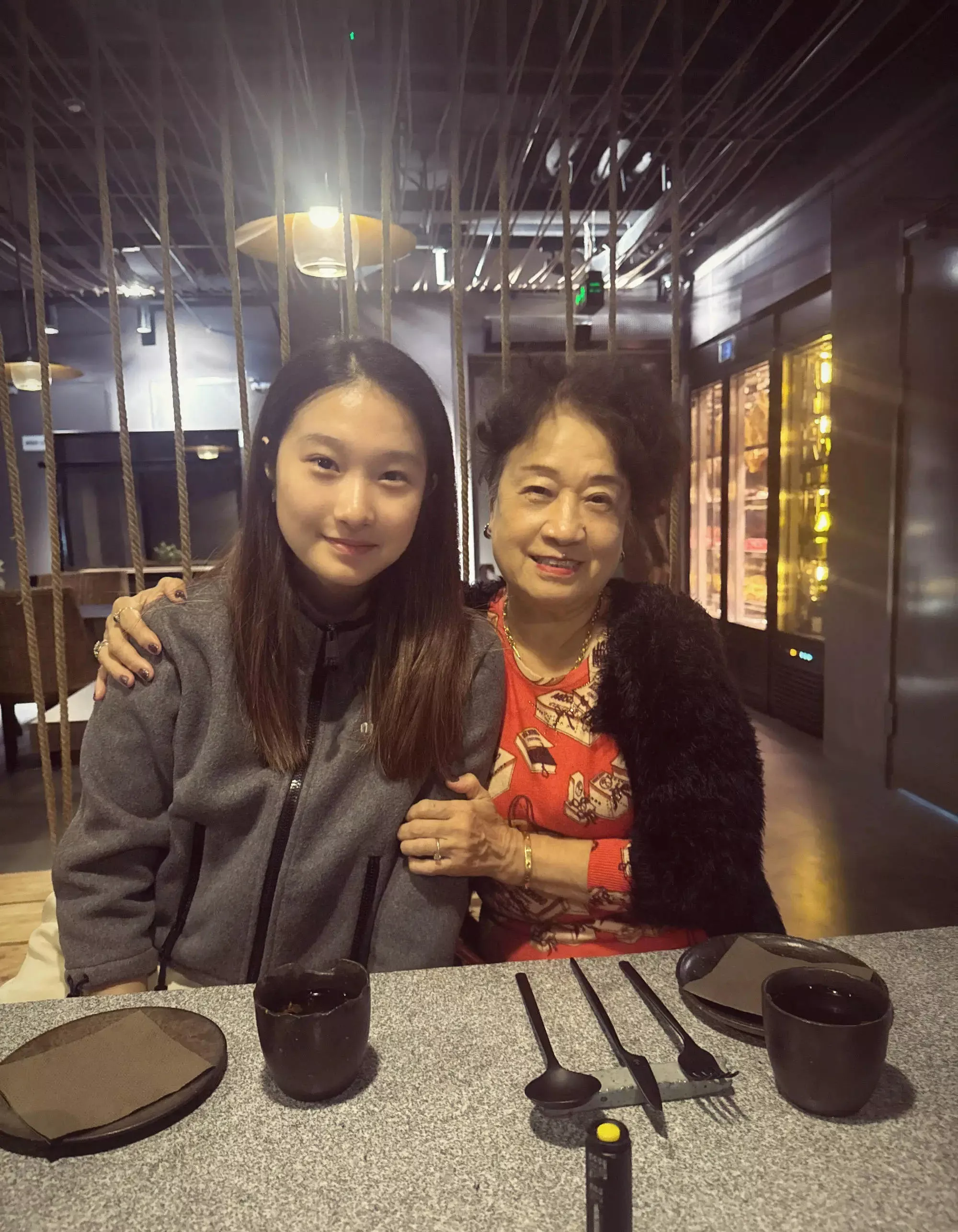 马伊琍大女儿晒与姥姥合照显乖巧!长得超像爸爸文章