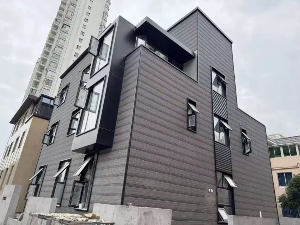 制造“危房”假象，200平别墅扩建到700平