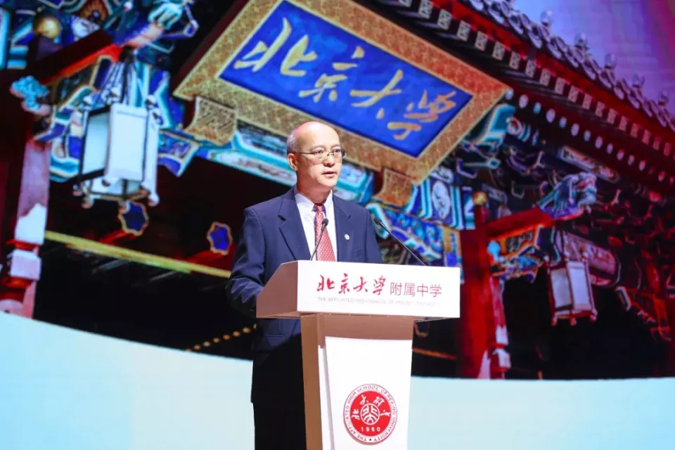 “最像大学的中学”,如何改革?