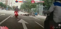 北市骑士切换车道没在看 擦撞酿2人挂彩
