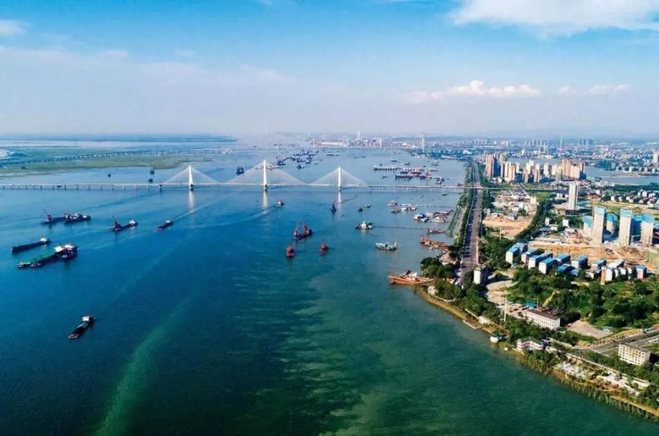 一座江城,把110亿“砸”进江里