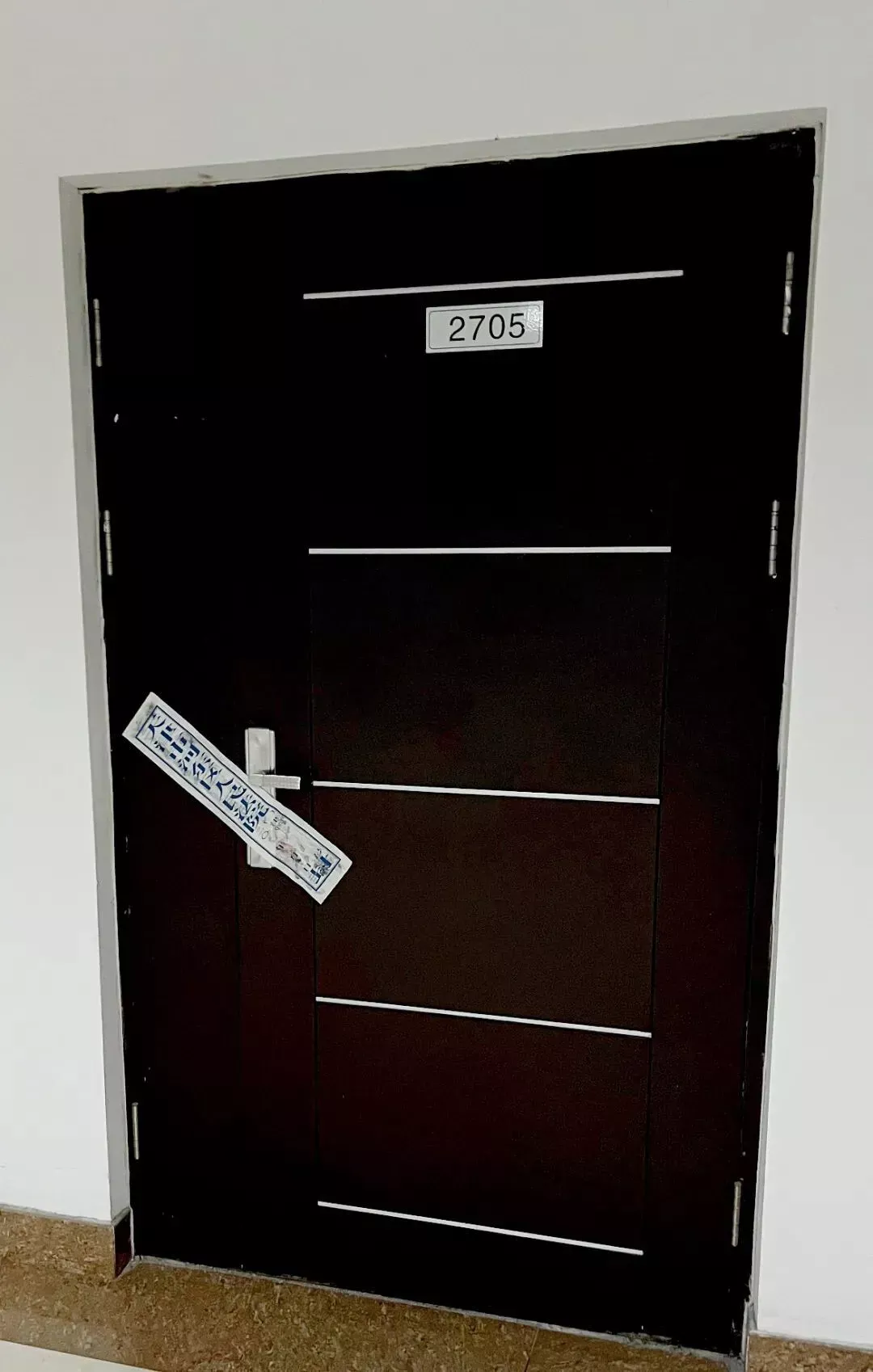 位于天津市河东区福建大厦内的蓝天格锐公司办公地点，已被查封。摄影/本刊记者 刘向南