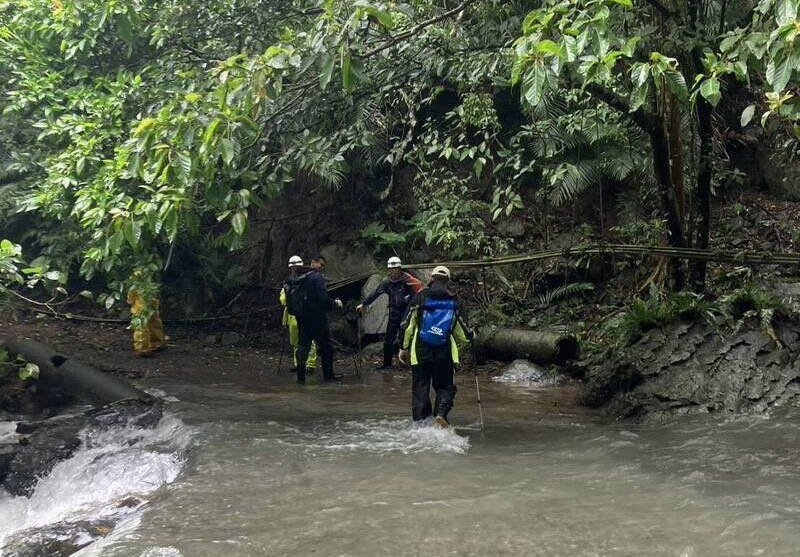 新北杨姓老翁登宜兰丛云山失联13天， 遗体今天溪畔寻获，图为日前搜救画面。（宜兰县消防局提供）