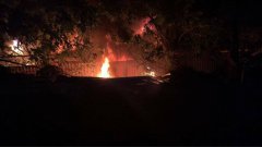 社子岛废弃工厂凌晨恶火 延烧2个多小时扑灭