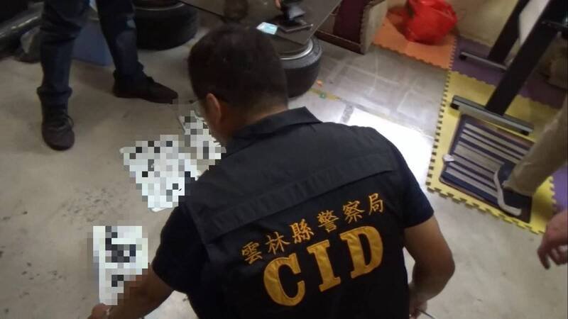 警方日前破获越籍陈姓男子为首的外籍车手集团，经检方讯后，将涉案12人全数羁押禁见获准。
（图由云林县警局提供）