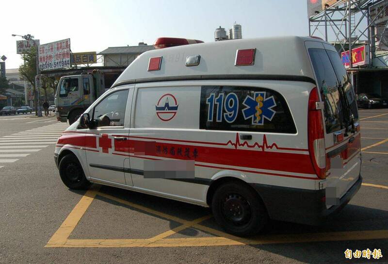 台中一名8月大男婴，今天中午疑似癫痫发作，父亲抱到消防队求救已经没有呼吸心跳，紧急送医急救，示意图。（记者陈建志摄）