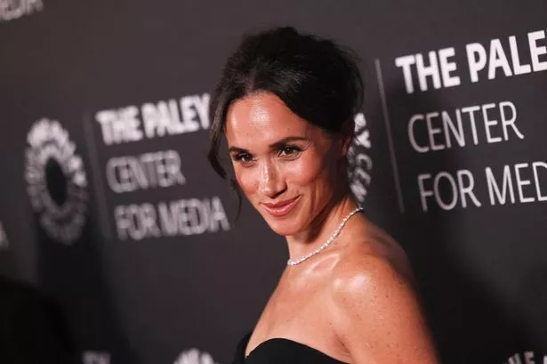 梅根终究没有抵挡诱惑，“独立女性”形象破碎成为笑话