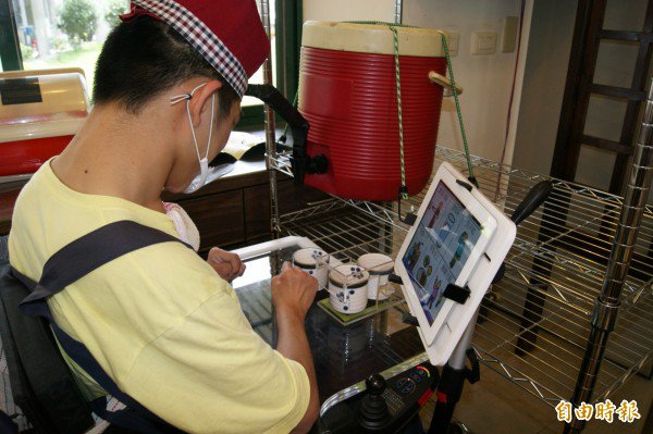 台东县社会处号召县民推荐友善身心障碍者的店家或公家机关。（记者王秀亭摄）