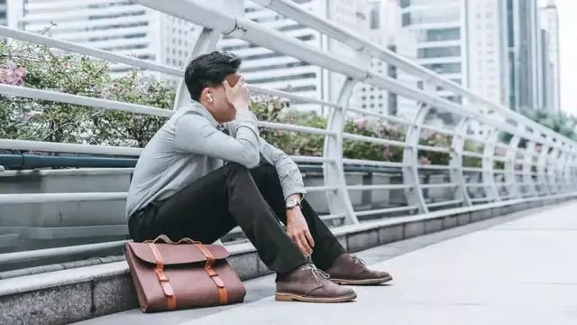 铁饭碗的神话,居然被一个基层公务员打破了_无忧资讯