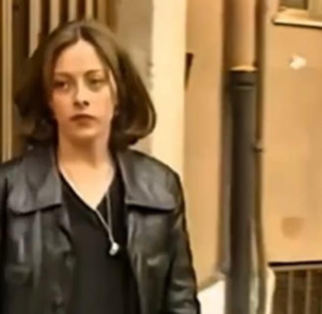 清纯干练，意女总理梅洛尼19岁时容颜曝光