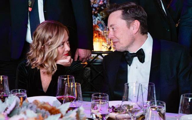 清纯干练，意女总理梅洛尼19岁时容颜曝光