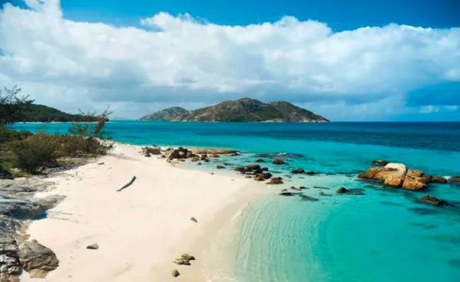 80岁妇人登孤岛徒步 被游轮“丢弃” 结果酿悲剧