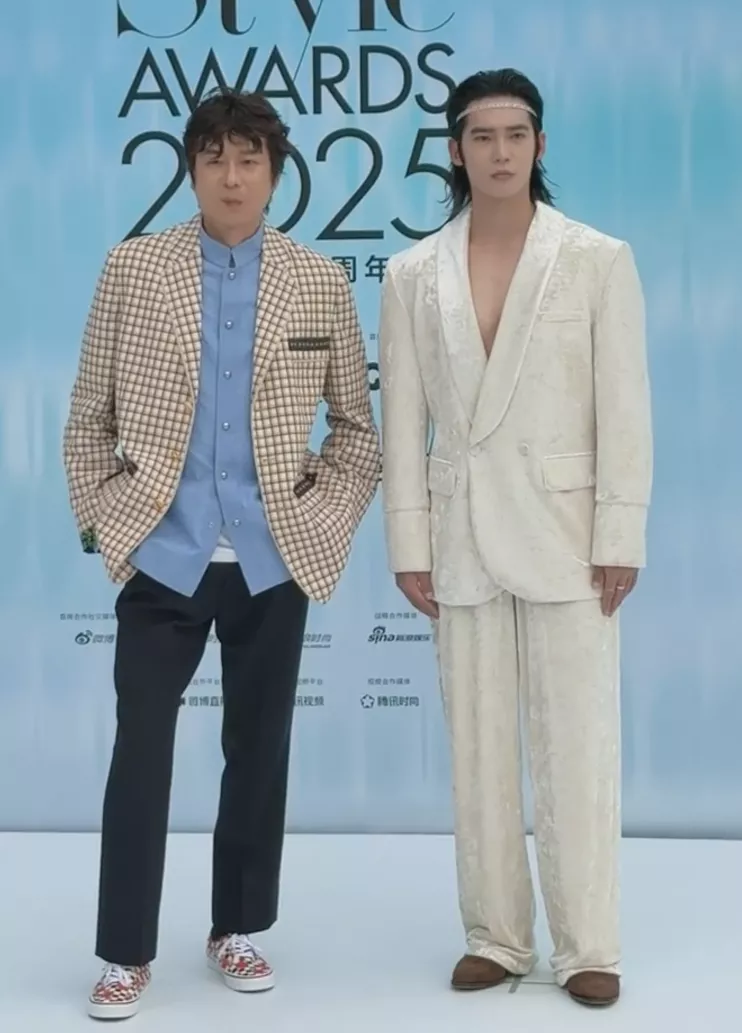 ELLE红毯:于适真空、李沁老气,钟楚曦腰臀比逆天