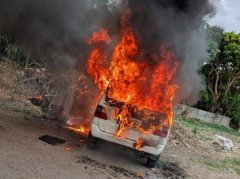 彰化竹塘菜市场旁突火烧车 吓坏摊贩和买菜民众