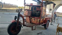 疑传动轴断裂!彰化芳苑海空步道铁牛车翻覆10人轻伤