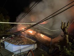 新店铁皮民宅大火  晚间7时52分扑灭