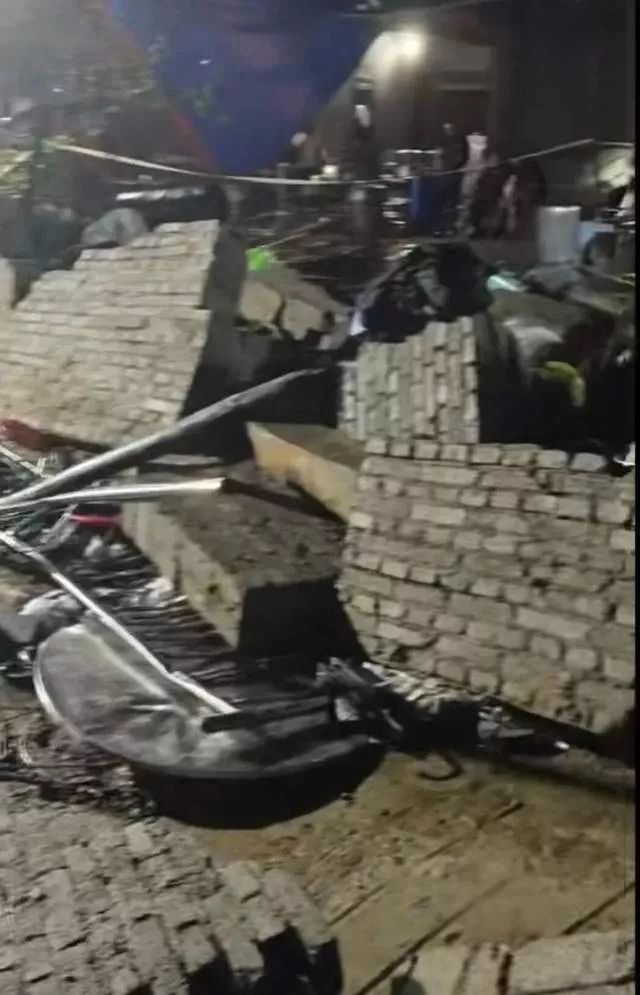 葬礼吃席围墙突然倒塌,砸死6人