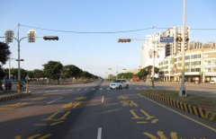 行人地狱!台中外籍女士走在斑马线上被撞飞