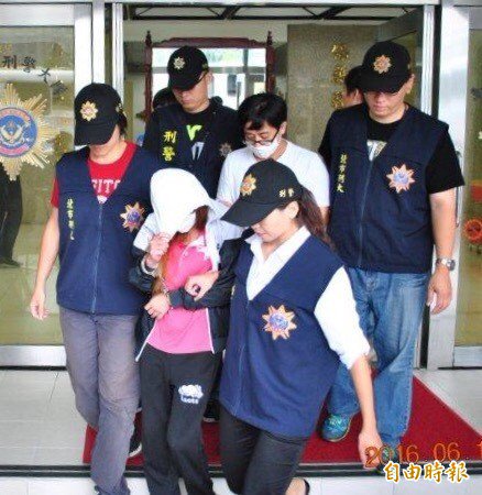 嫌犯郭天辅和女友沈文英。（记者刘庆侯摄）