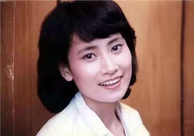 还记得她吗?当红时为爱远赴美国,放弃了事业