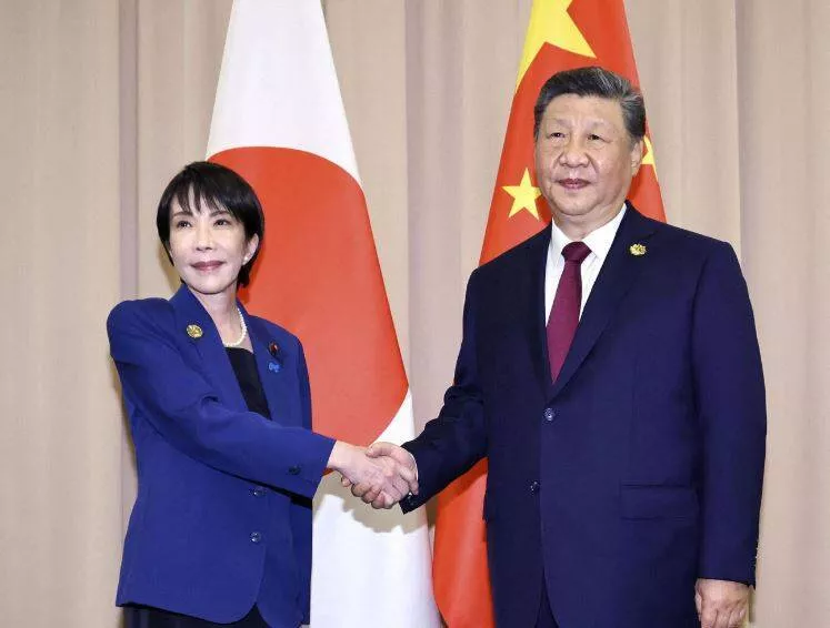 高市早苗和习近平握手！两人“微妙”表情掀X热议