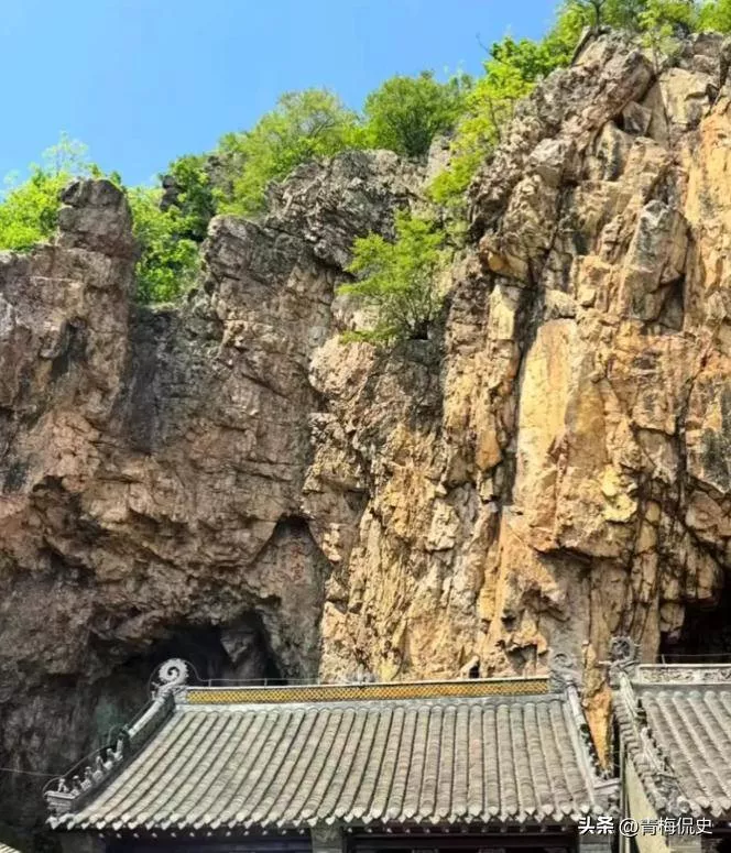 辛柏青带17岁女儿寺庙祈福!父女俩一直牵着手