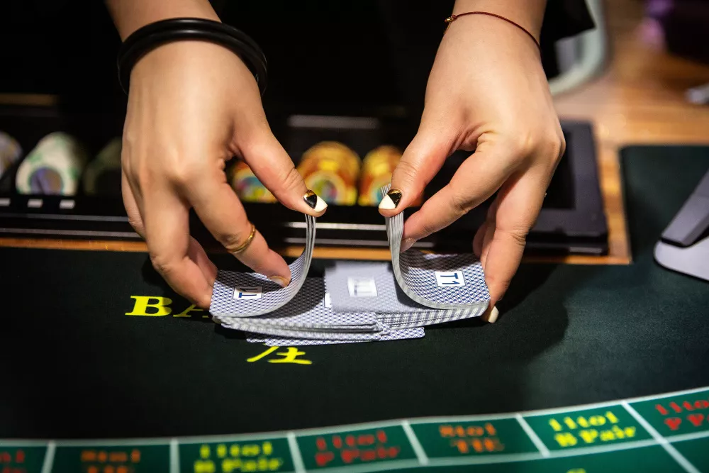 英皇关闭赌场，一代娱乐大亨感叹请不起肖战