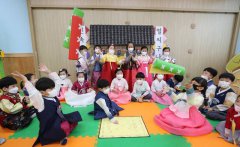 南韩幼儿园惊传骇人虐童案！3岁孩：老师把弟弟丢进马桶......