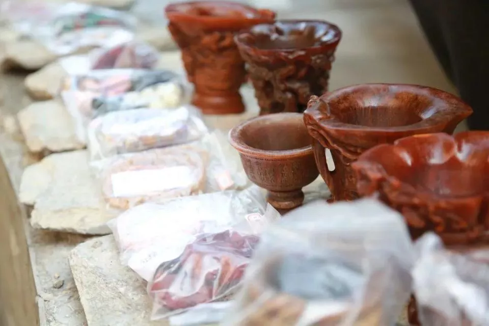 大连80岁老人三年花费40万元,买了近万件!