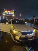 BMW驾驶处理事故遭大客车追撞亡 司机:看到警示牌已来不及