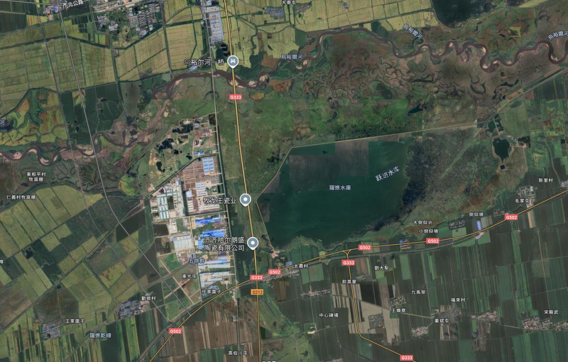 中国黑龙江省依安县2座水库淤泥处置权标售，引发外界质疑，忧心将是一场中国全民买单的金融游戏。（图撷自Google地图）