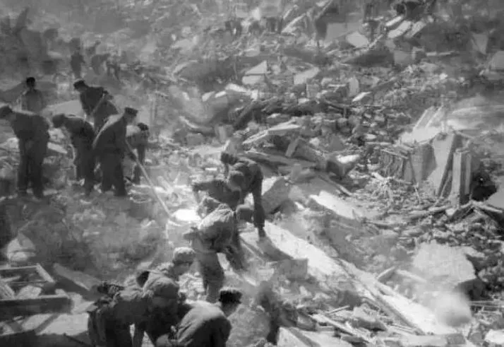 中国最诡异一年:整个中国都感到“不太对劲”