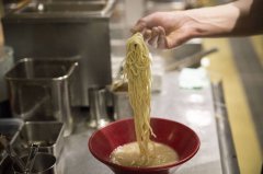 省钱救星！日大学提供「20元拉面」学生赞：便宜又好吃