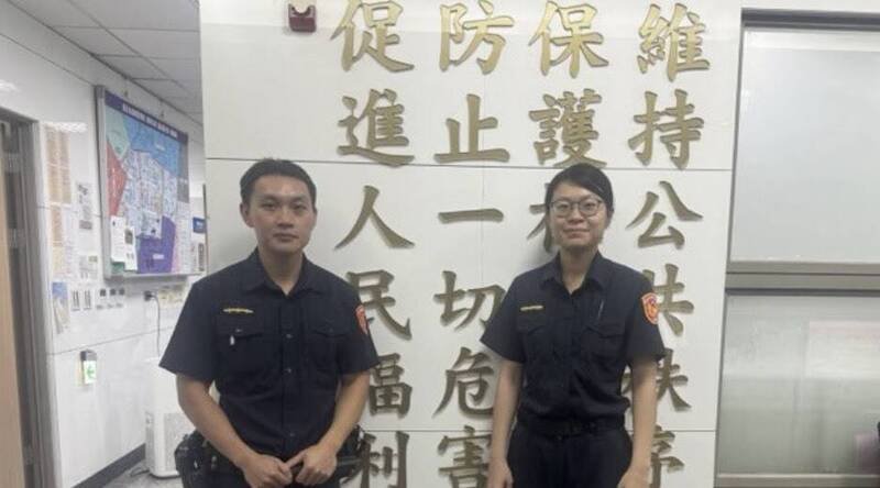 北市警万华分局龙山所警员陈巨方（左）、陈思妤（右）。（记者刘庆侯翻摄）